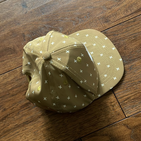 Live Wild Little Things hat size small - Picture 2 of 3